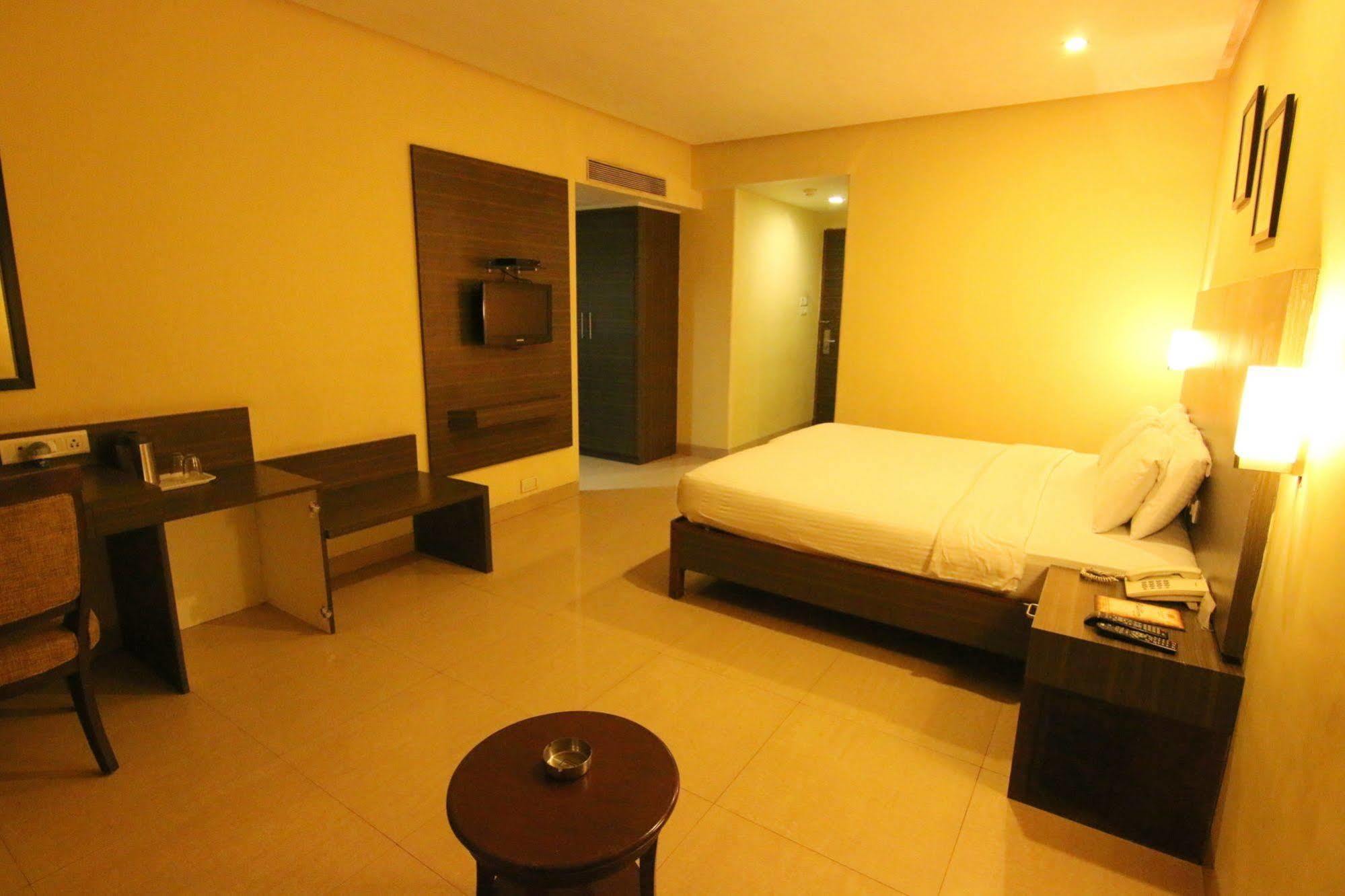 The Caliph Hotel, Mumbai Near Powai Lake Екстер'єр фото